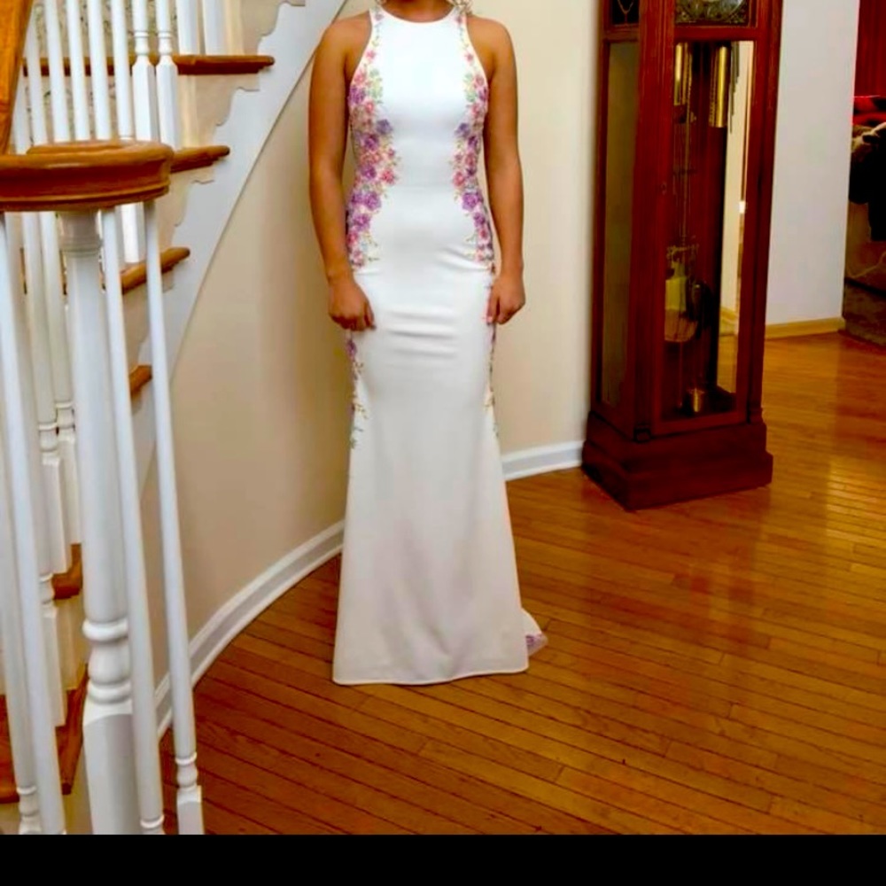 Prom dress - Picture 2 of 8